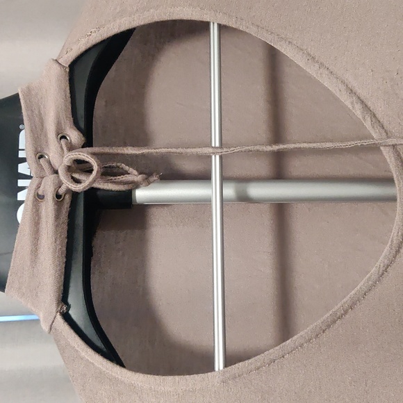 Blouse with choker detailing - Picture 2 of 7